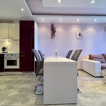 Апартамент Чаролит / Apartment Charoite Burgas Luaran gambar