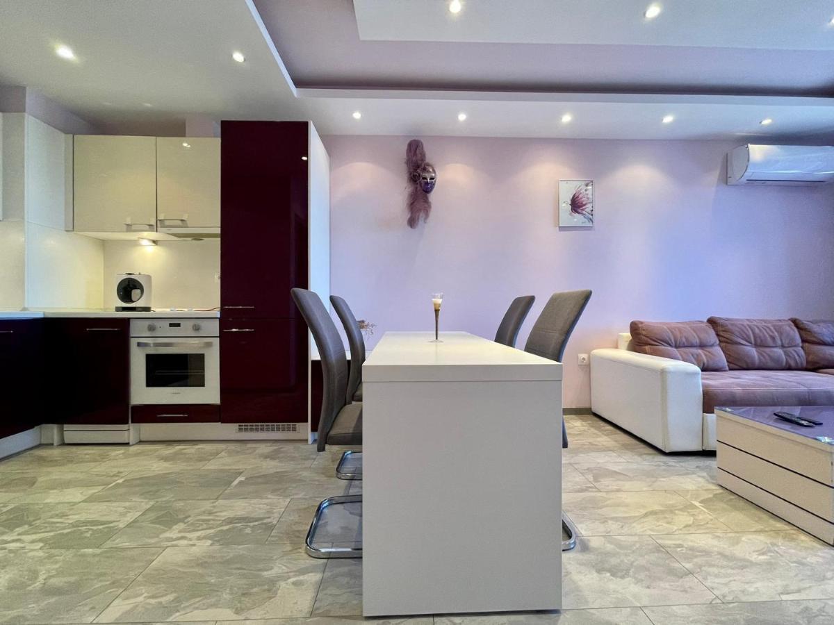 Апартамент Чаролит / Apartment Charoite Burgas Luaran gambar