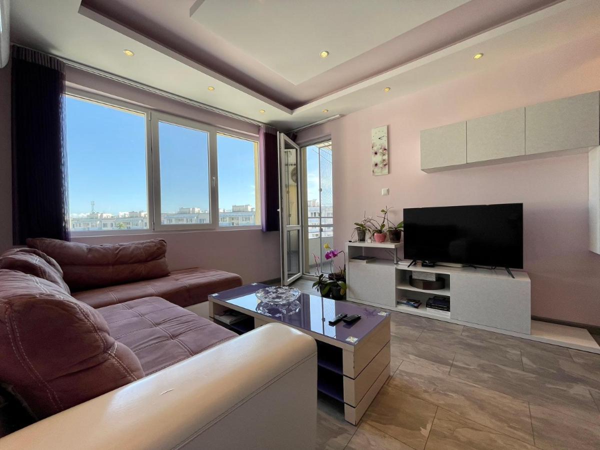 Апартамент Чаролит / Apartment Charoite Burgas Luaran gambar