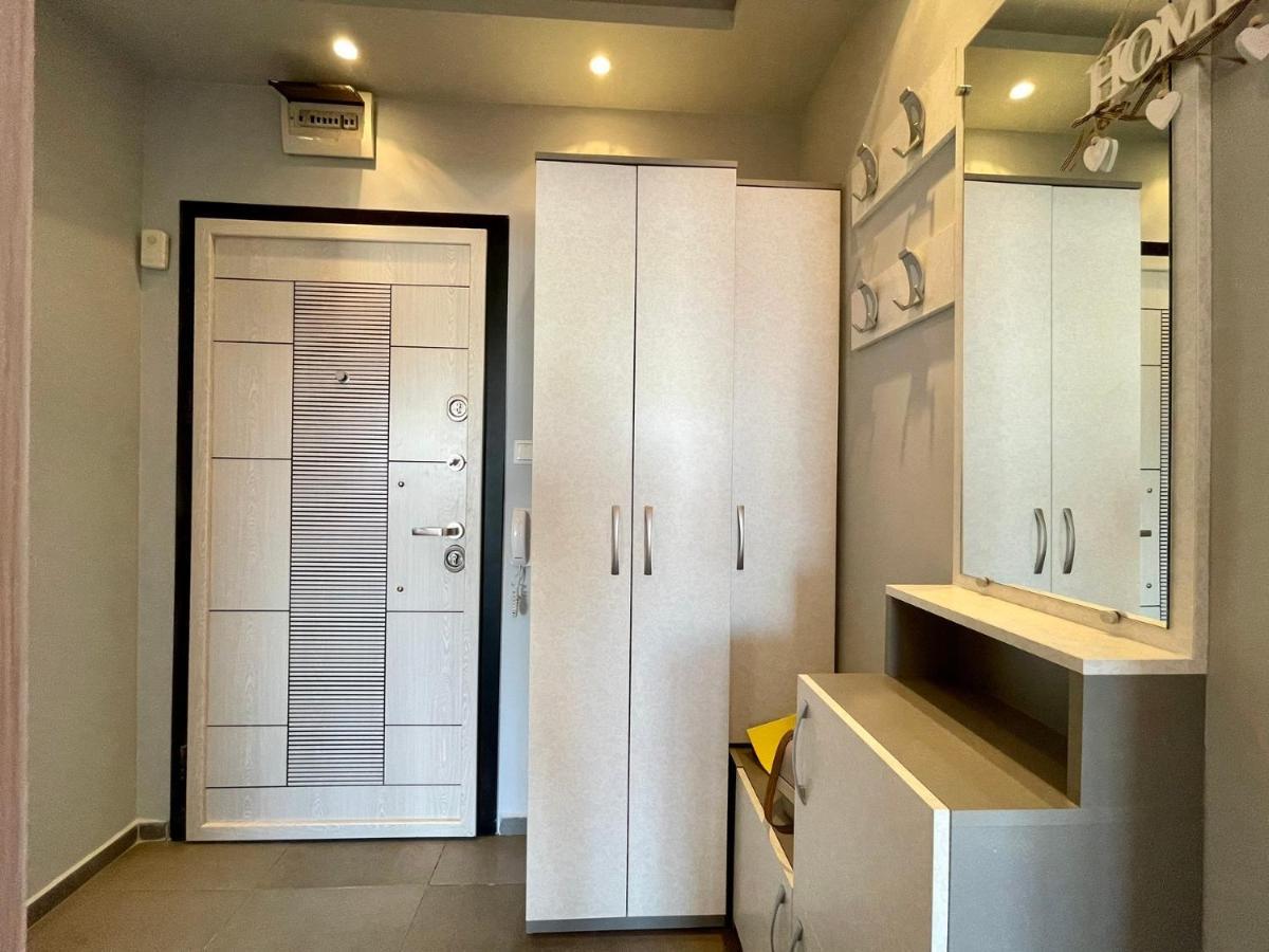 Апартамент Чаролит / Apartment Charoite Burgas Luaran gambar