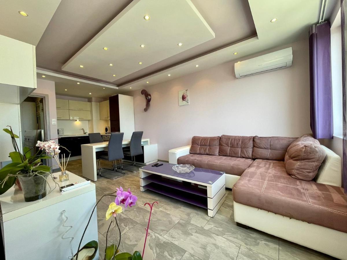 Апартамент Чаролит / Apartment Charoite Burgas Luaran gambar