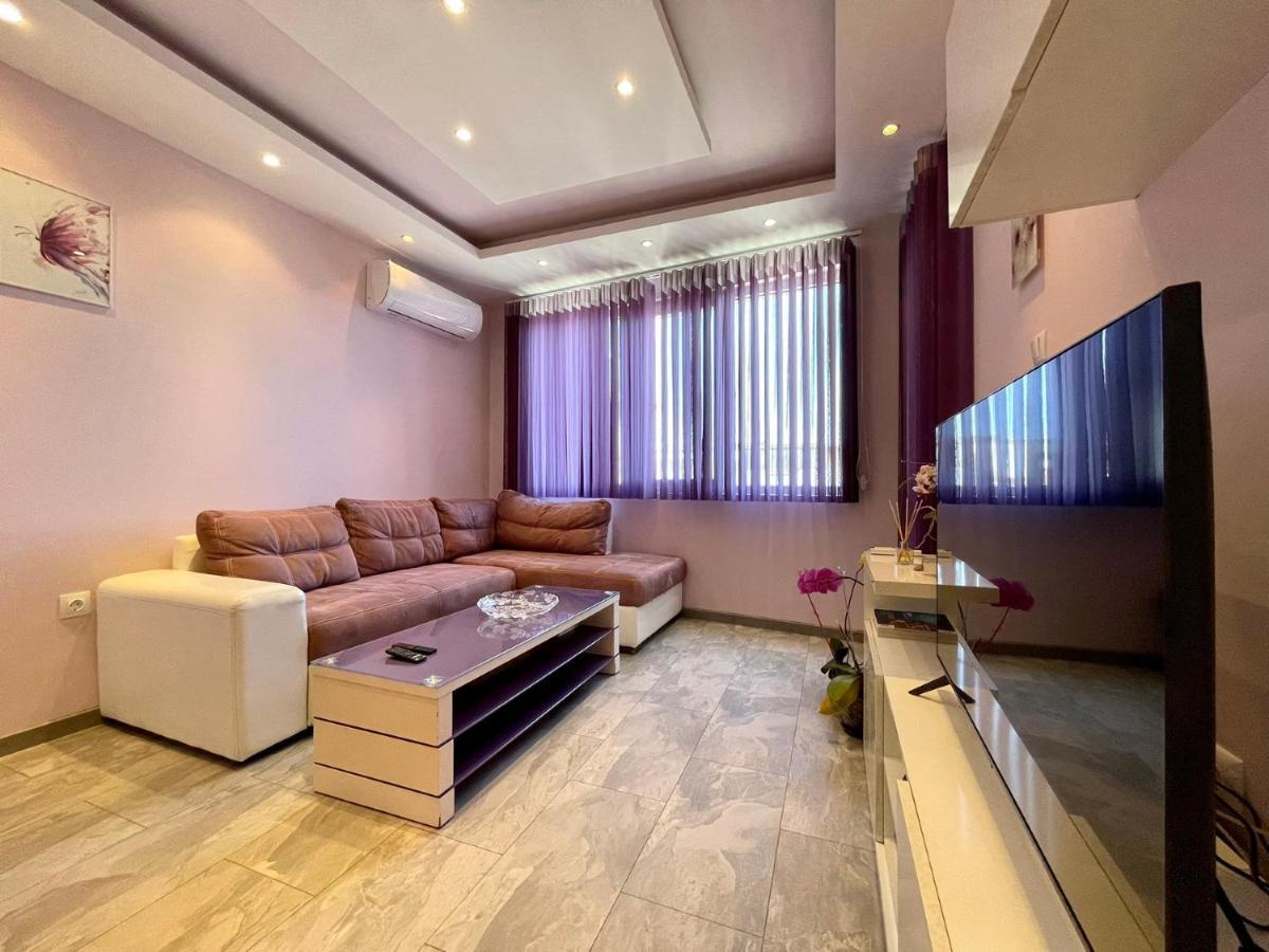 Апартамент Чаролит / Apartment Charoite Burgas Luaran gambar