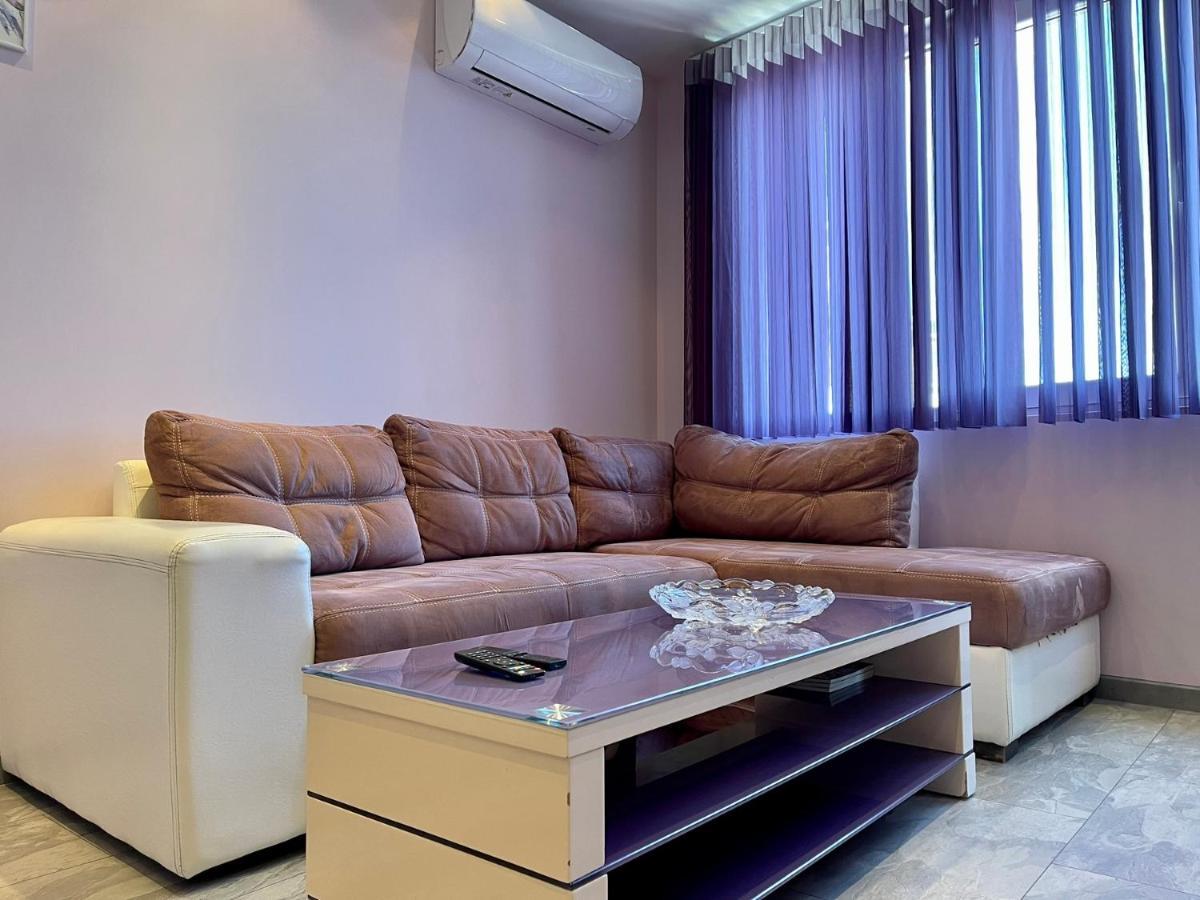 Апартамент Чаролит / Apartment Charoite Burgas Luaran gambar